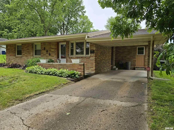 680 N 9th Ave, Canton, IL 61520