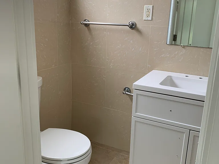 335 N Oakhurst Dr #4 — Photo 11
