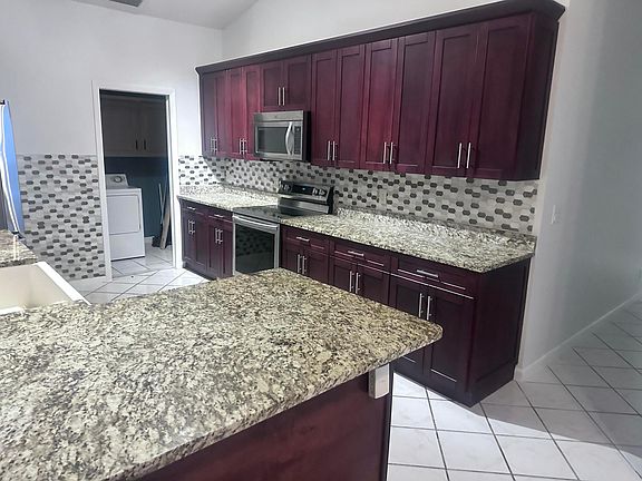 3rd image of 126 Oakwood Way