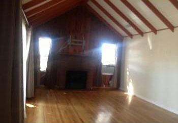 4th image of 2121 W 70th St