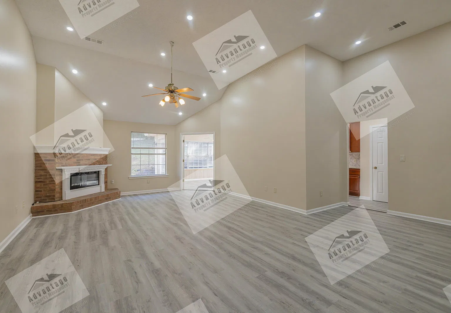 3 bed, 2.0 bath, 1760 sqft, $2,040 — Photo 2