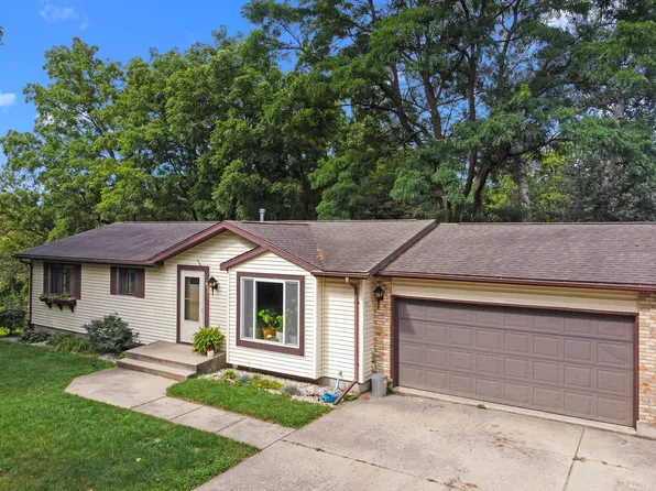 811/809 E Brown St, Harvard, IL 60033