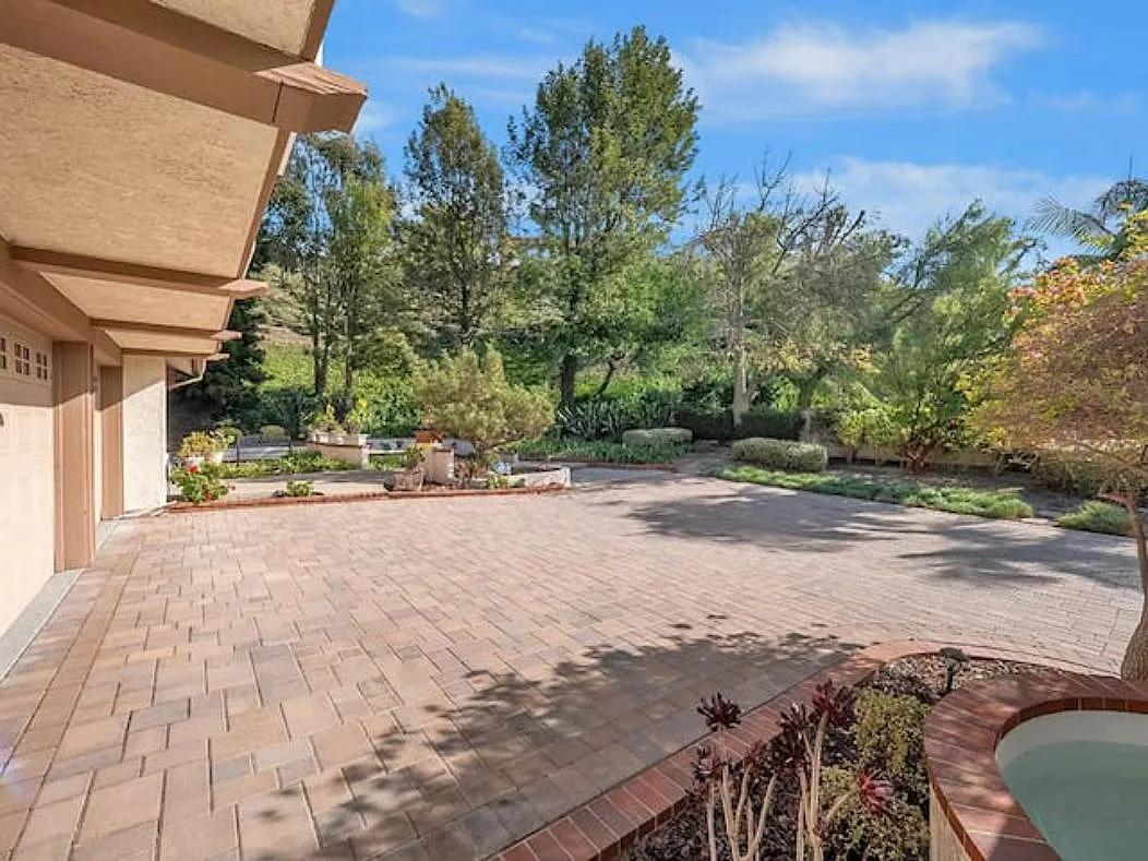 6455 E Oakview Ln — Photo 3