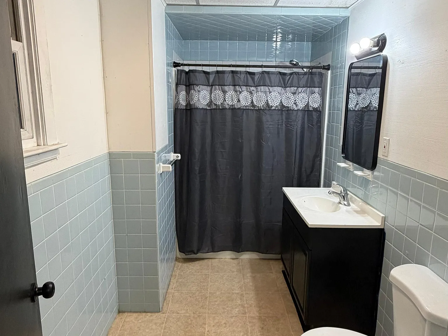 4 bed, 1185 sqft, $2,300 — Photo 1