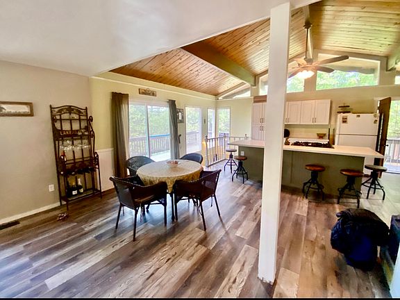 3rd image of 798 Berne Dr
