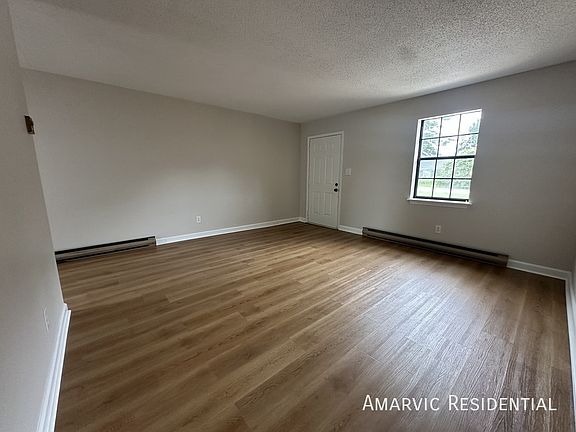 4th image of 2478 Godwin Ln