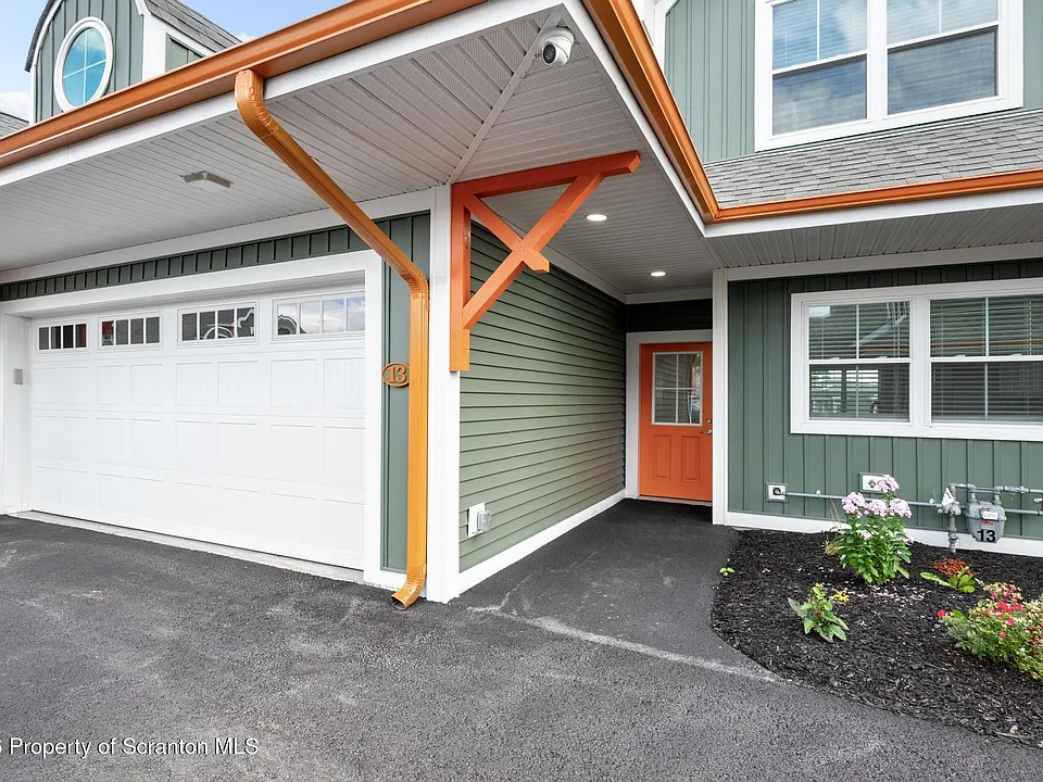 13 Dunbar Way