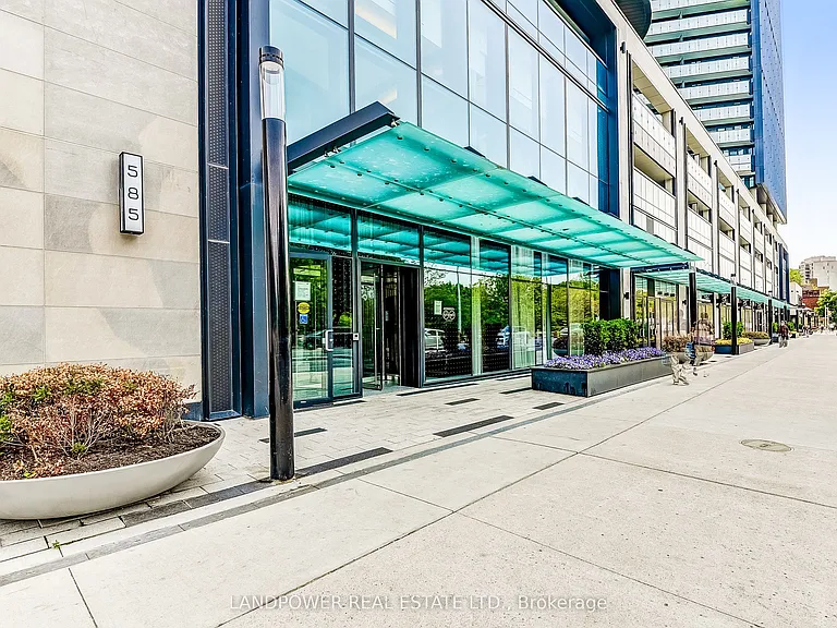 585 Bloor St E #415 — Photo 4