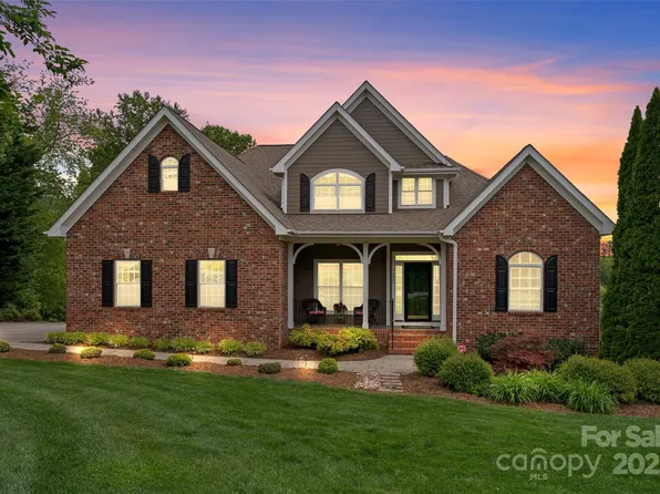 230 Fairway Falls Rd, Mills River, NC 28759