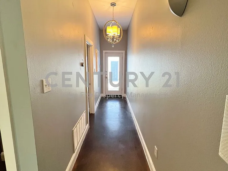 1813 S Ervay St — Photo 12