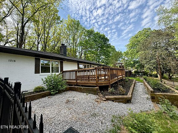 4th image of 1216 Pilleaux Dr