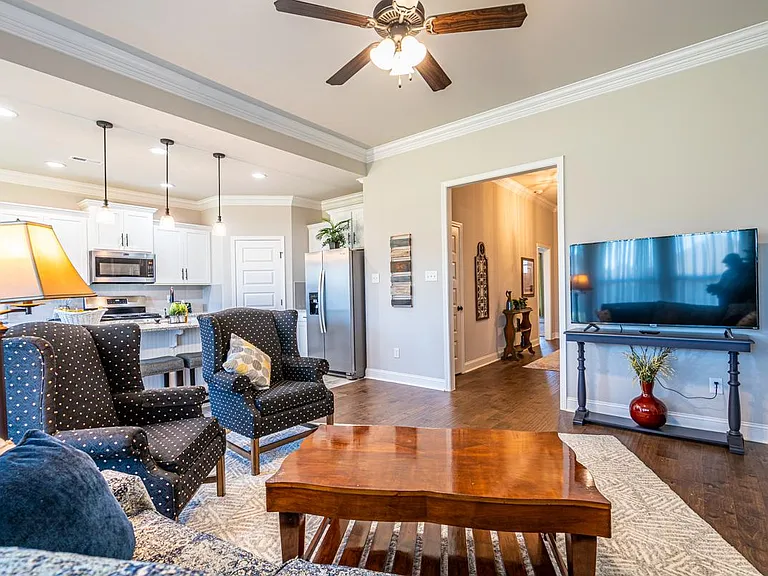 Tallulah Dr — Photo 12