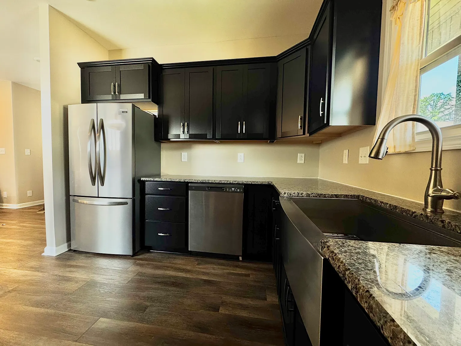 3 bed, 2.5 bath, 1518 sqft, $1,595 — Photo 3