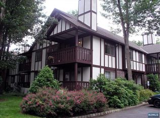 1602 Faulkner Ct, Mahwah, NJ 07430