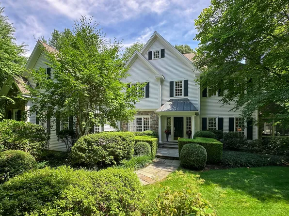 9 Merlins Lane, Newtown, CT 06470