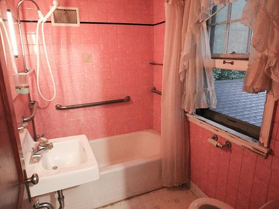 4th image of 306 Bircher Ave