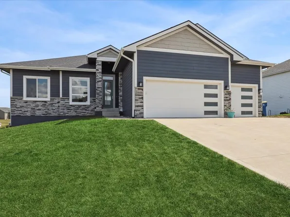 2505 Winston Cir, Van Meter, IA 50261