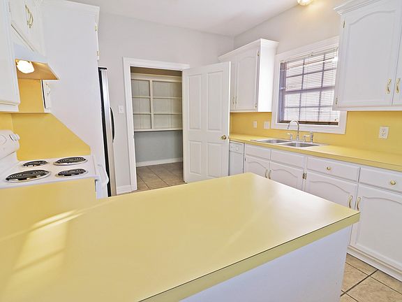 4th image of 1336 Tiffney Ln