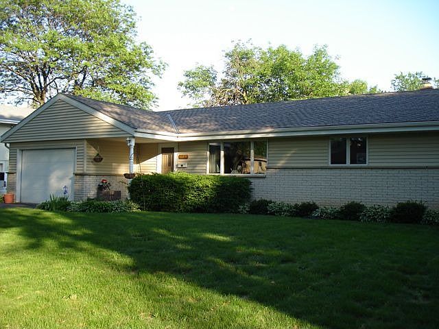 2nd image of 1035 E Roberta Ave