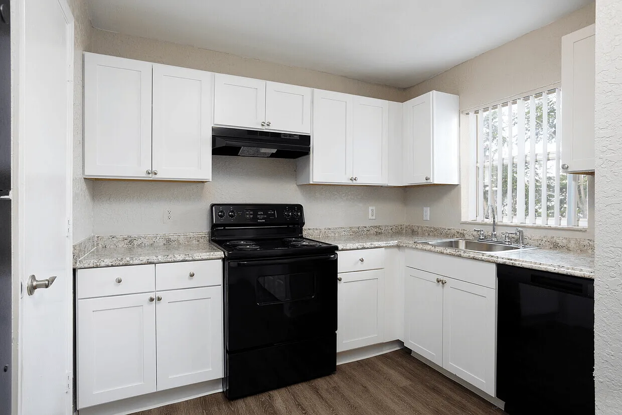 Rolling Hills Apartment Homes — Photo 2