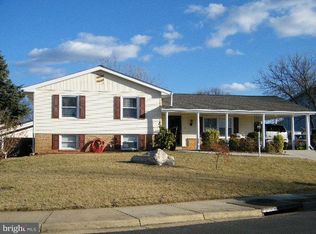 516 N York Rd, Sterling, VA 20164