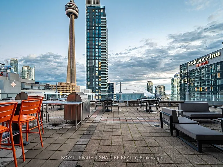 250 Wellington St W #632 — Photo 21
