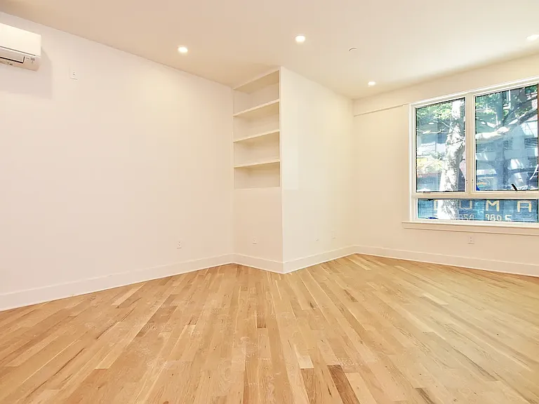 423 Tompkins Ave #1F — Photo 4