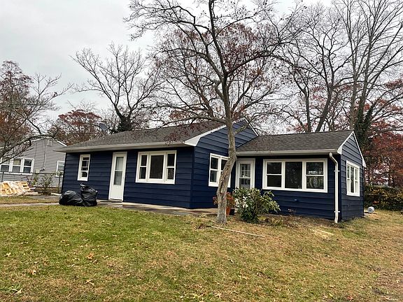 3rd image of 555 Alfred Ln