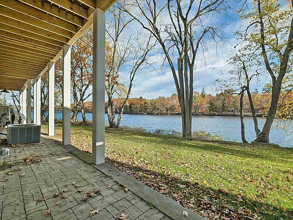 3rd image of 17 River Front Drive #3