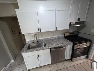18800 Roscommon St, Harper Woods, MI 48225