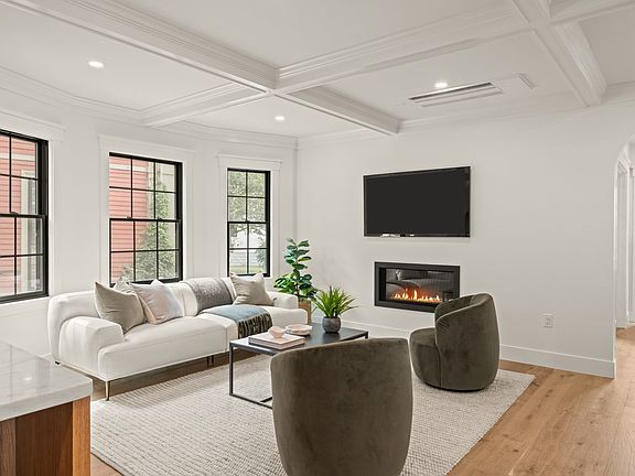 5th image of 23 College Hill Rd #1