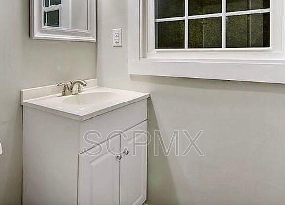 5th image of 1824 Carlton St Unit 3