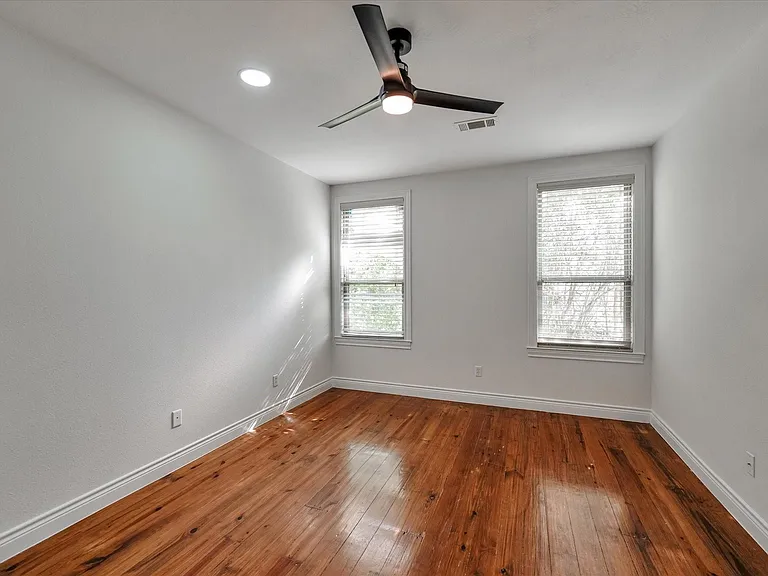 119 Capetown Ln — Photo 21