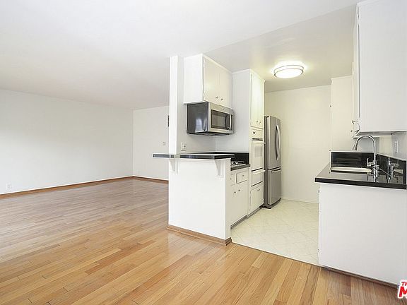 5th image of 1610 S Bentley Ave #4A