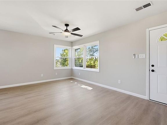 3rd image of 910 Olive St