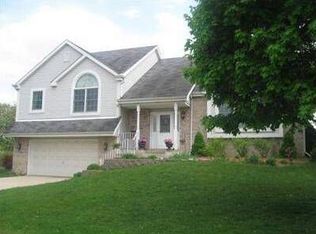 196 Chateau Dr, Dyer, IN 46311