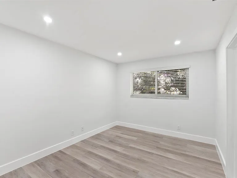 1101 NE 18th Ave #8 — Photo 7