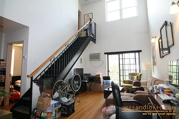 Rented by aptsandlofts.com | media 3