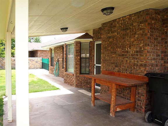 4th image of 2426 Cherry Hills Dr