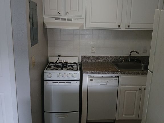 5th image of 133 Oyster Bay Cir APT 240