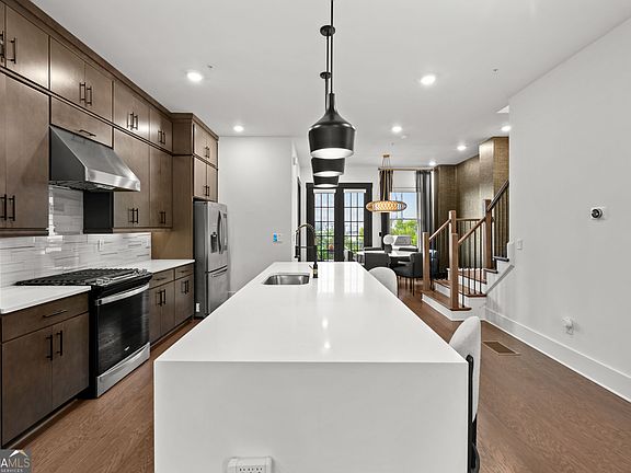 5th image of 1075 Robert Smalls Way