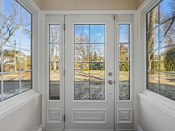 2nd image of 1290 Chemin Waterloo