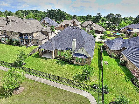 3rd image of 23 Wyndehaven Lakes Dr