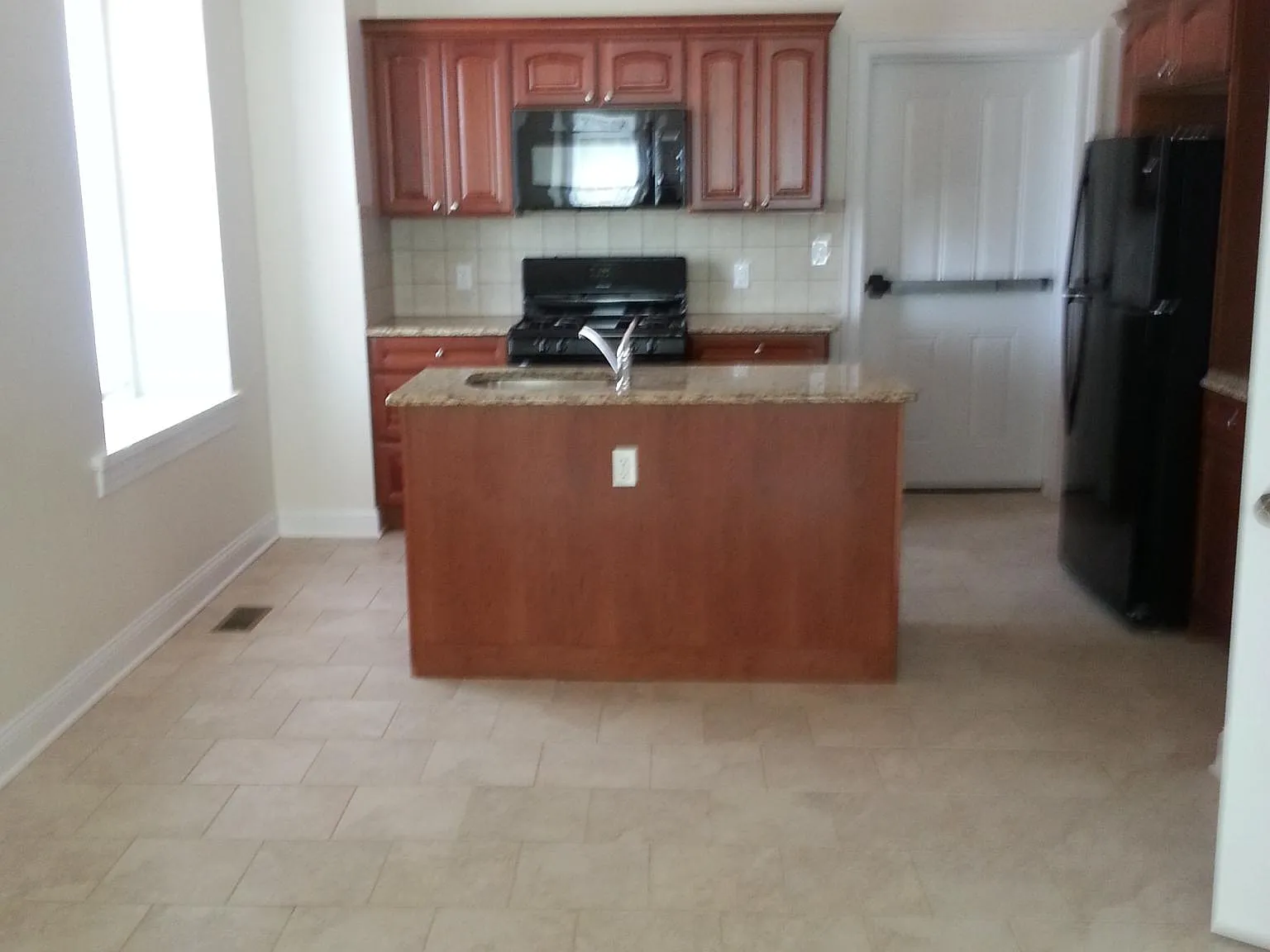 2 bed, 1500 sqft, $1,800 — Photo 3
