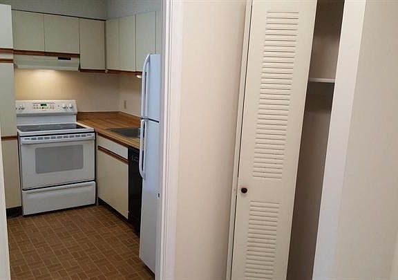 4th image of 3800 Powell Ln #Penthouse 8