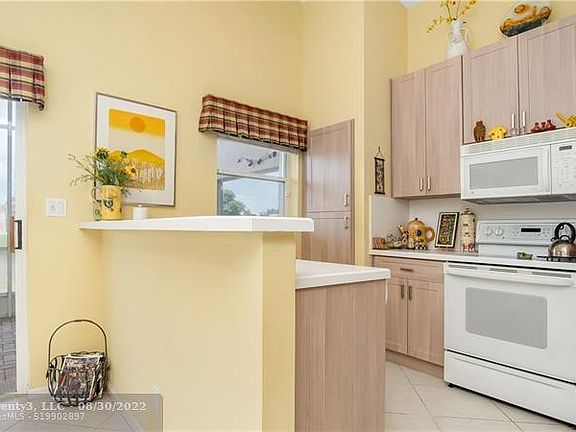 2nd image of 5105 Pelican Cove Dr