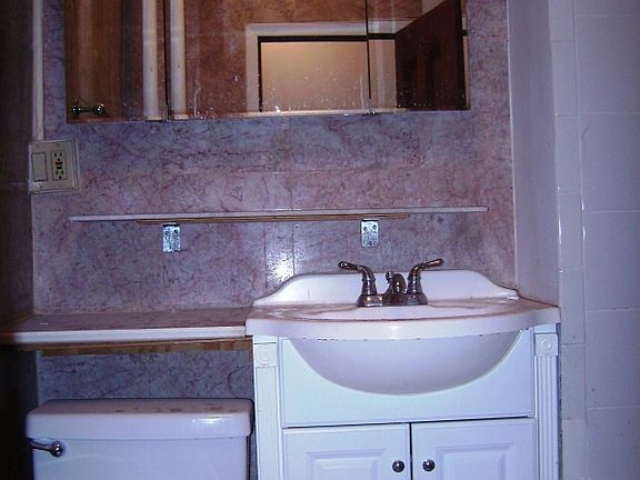 5th image of 336 E 54th St APT 6