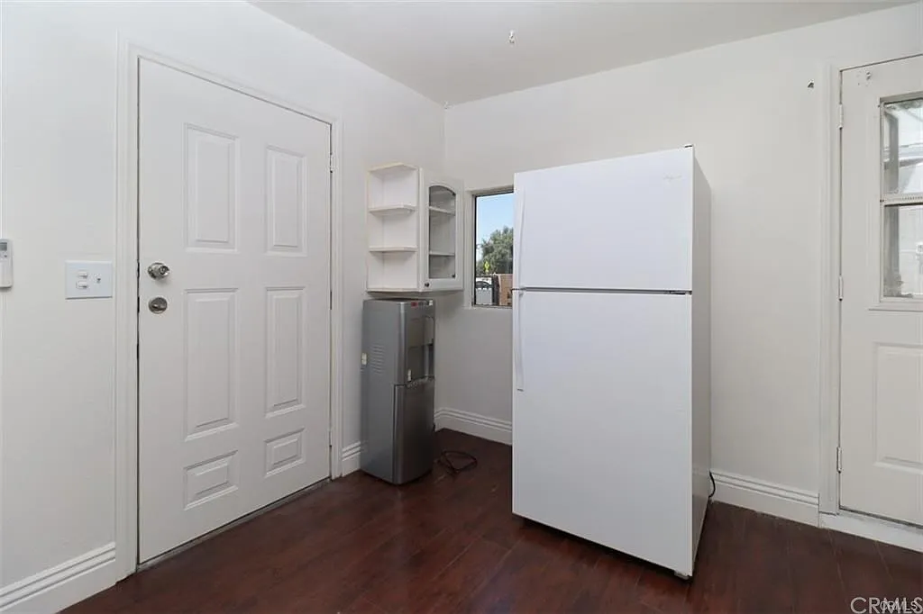 294 S Campus Ave photo 1