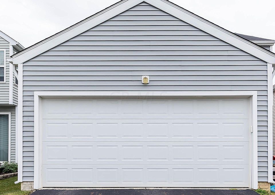 2nd image of 130 Holly Hock Ln
