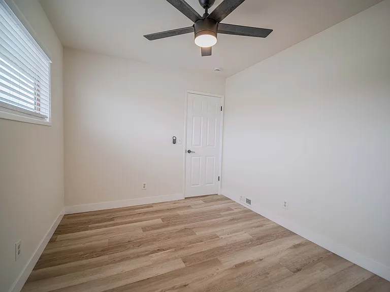 20368 Flora Ln — Photo 21
